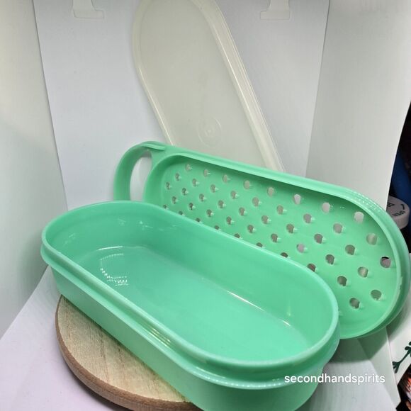 Tupperware Jade Green Container and Cheese Grater 2 cup w/Lid - Picture 3 of 3